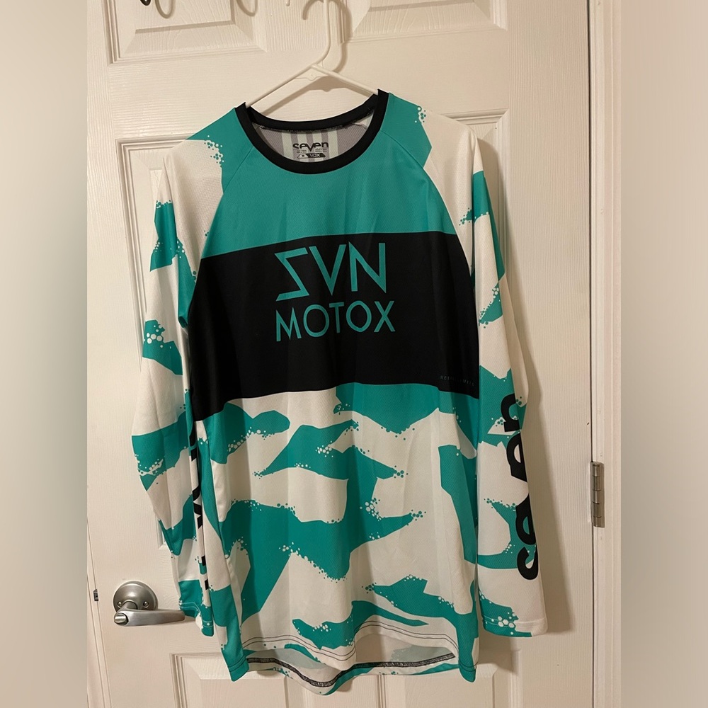 Seven Vox Men’s Medium Dirt Bike Motorcycle Riding Jersey.